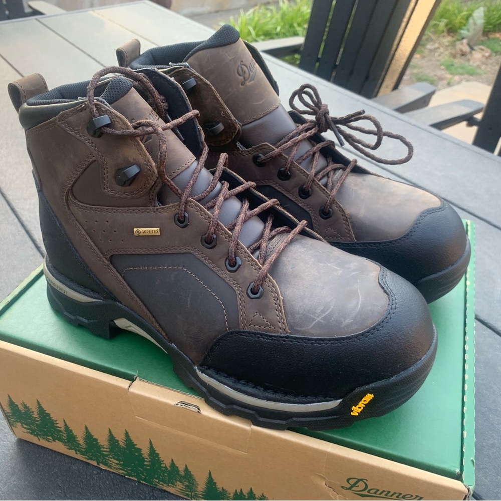 New in Box Men’s Danner Gore-Tex Crucial Non-metallic Toe Work Boots